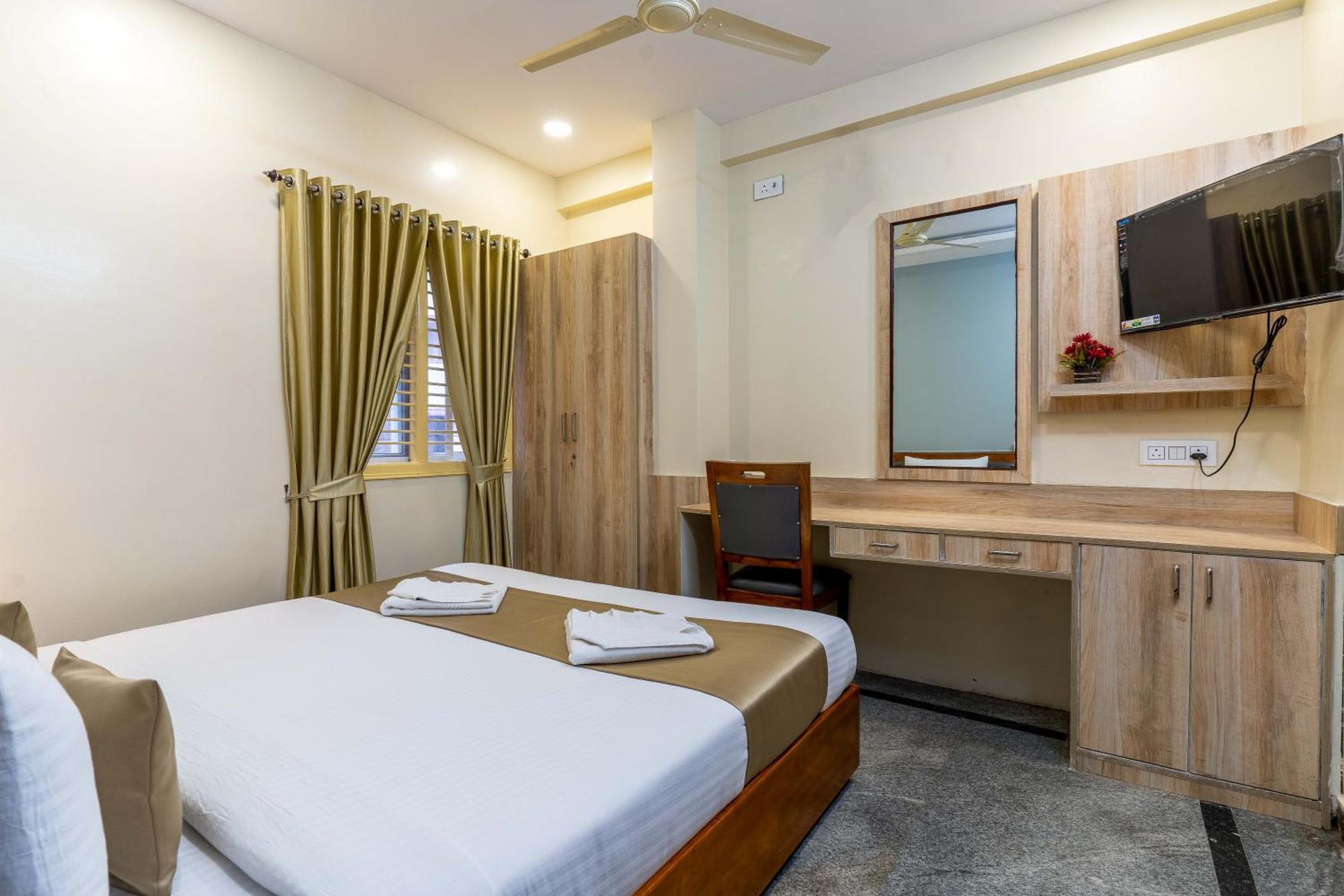 Hotel Chalet, Madiwala Bangalore Bagian luar foto